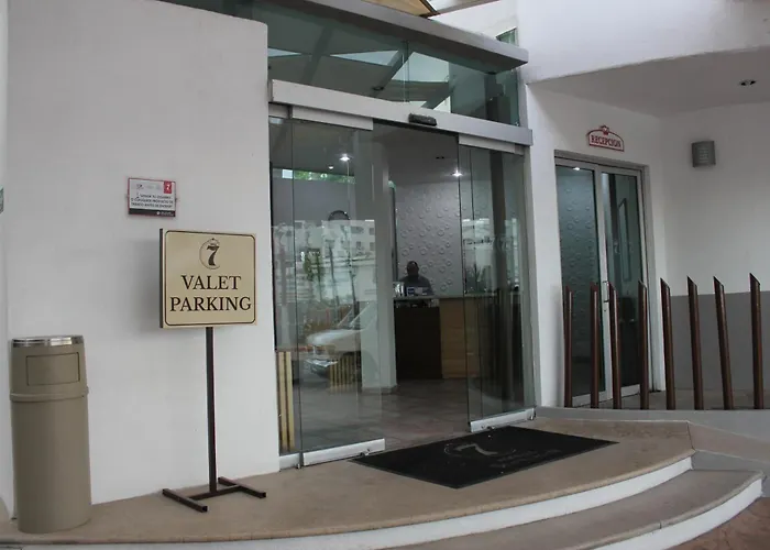 Seven Crown Express & Suites By Kavia Cabo San Lucas